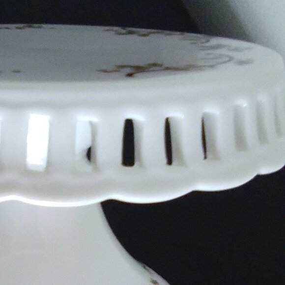 Mikasa 'Holiday Lace' Christmas Porcelain Cake Plate With Delicate Holly Design - Picture 11 of 11